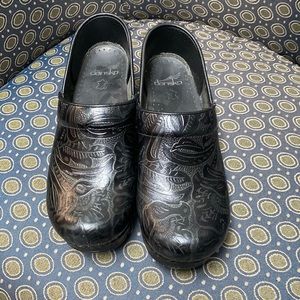 Dansko Professional Tooled Clogs size 39